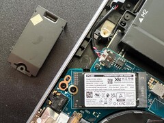 SSD primaire M.2-2242 avec couvercle supplémentaire