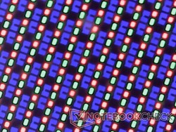 Réseau de sous-pixels OLED d'une grande netteté et d'une granularité minimale