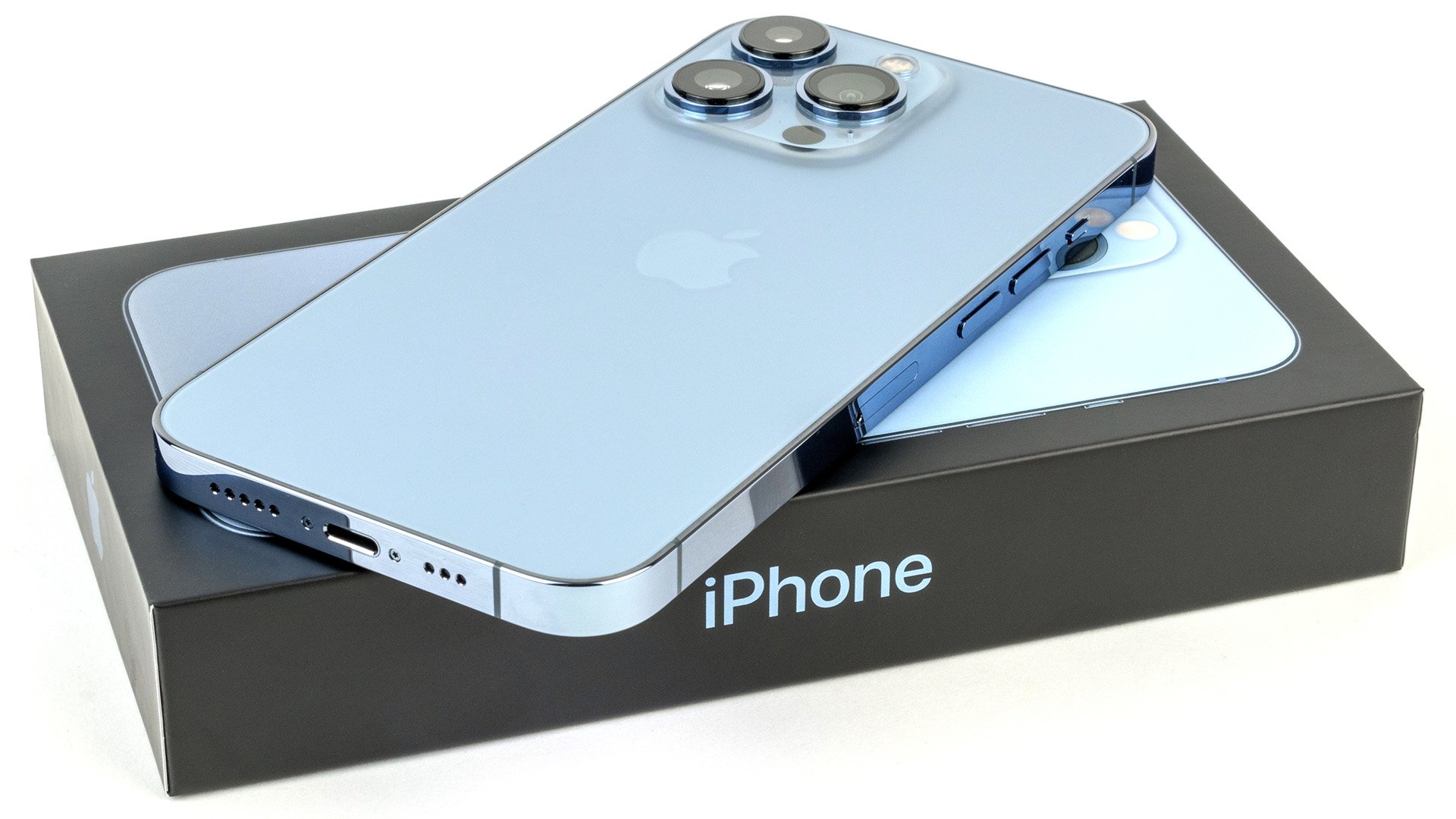 Test Apple iPhone 13 : toujours efficace et bien plus endurant - Les  Numériques