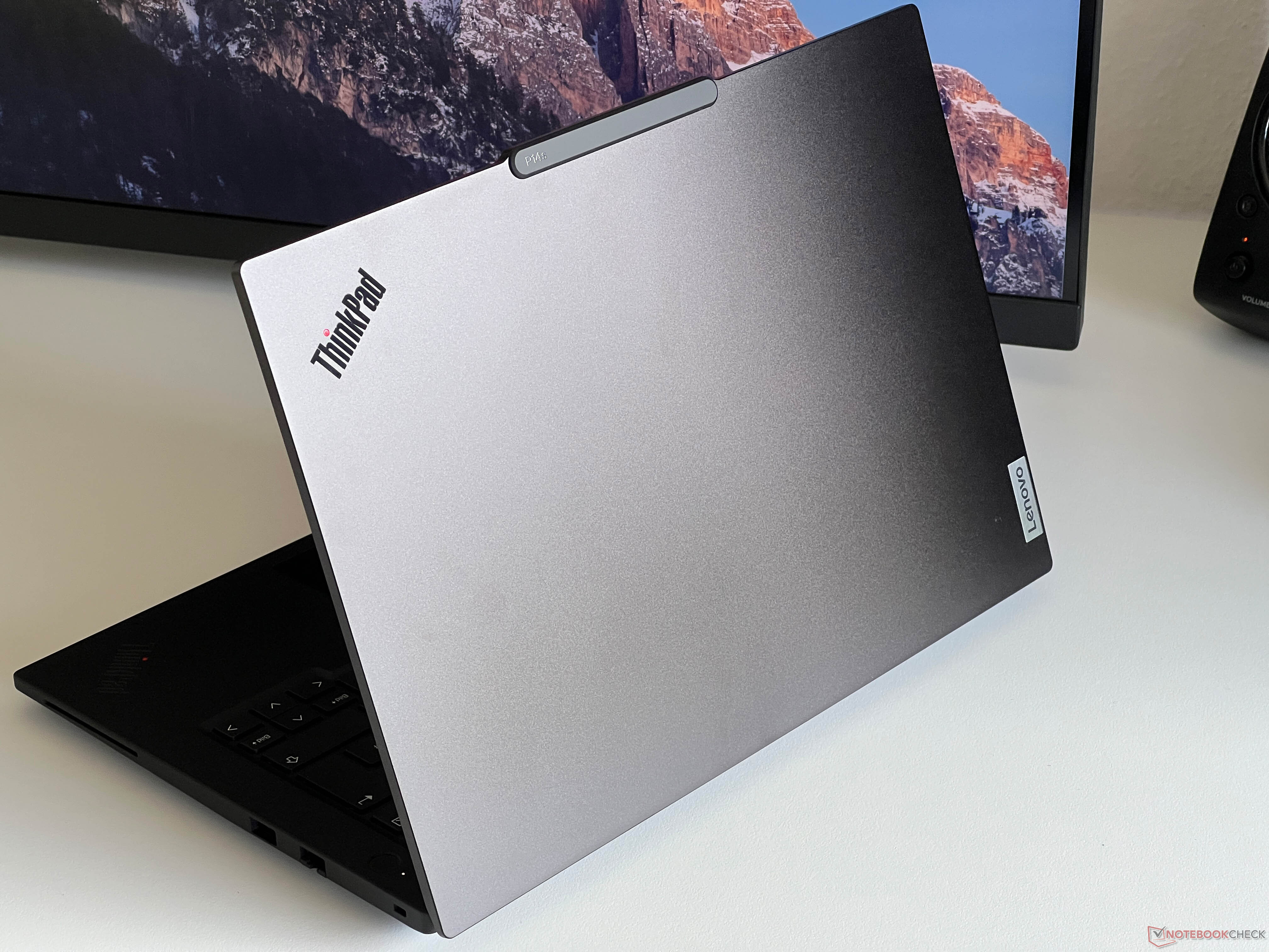 Lenovo ThinkPad P14s G5 Laptop Review – The Mobile Workstation Now with RTX 500 Ada and 3K IPS Display