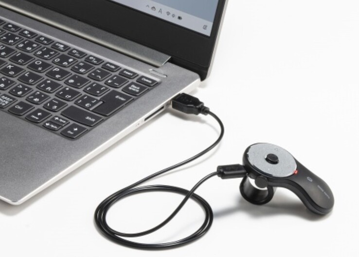 La Sanwa Finger Mouse se recharge à l'aide du câble de chargement fourni lorsqu'elle est connectée à un port USB-A de l'ordinateur ou à un bloc d'alimentation USB. (Source de l'image : Sanwa Supply)