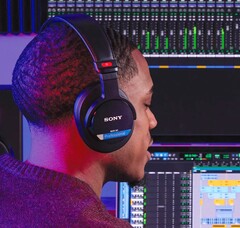 Sony dévoile le casque professionnel MDR-M1, doté d&#039;une réponse en fréquence ultra large, destiné à l&#039;enregistrement audio, au mixage et au mastering. (Source de l&#039;image : Sony)