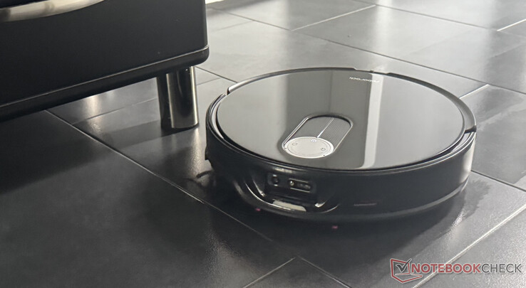 Le Roborock Qrevo Slim lors d'un test d'utilisation