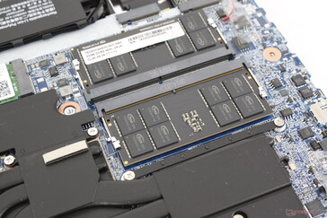 Emplacements accessibles pour 2x DDR5 SODIMM