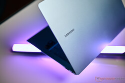 En revue : Samsung Galaxy Book4 Edge 14, appareil de test fourni par :