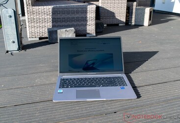 Asus ExpertBook P1 en plein soleil