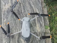 Les DJI Mavic 4 et Mavic 4 Pro pourraient arriver plus tôt que prévu. (Source de l&#039;image : @OsitaLV)