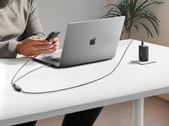 Le câble USB-C à USB-C 2-en-1 d&#039;Anker (180 cm, 140W, tressé) est arrivé sur Amazon Allemagne. (Source de l&#039;image : Anker)