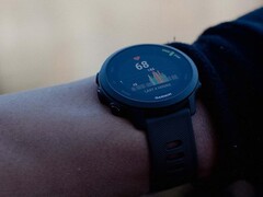 Garmin met à jour les smartwatches Forerunner 245, Forerunner 745 et Forerunner 945 (ci-dessus). (Source de l&#039;image : Garmin)