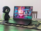 Critique du Razer Blade 16 : L'Intel Core Ultra offre des taux de rafraîchissement plus élevés