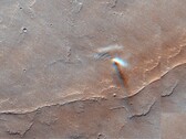 Un tourbillon de poussière photographié sur Mars (Source de l'image : ESA, TGO, et CaSSIS ; recadré)