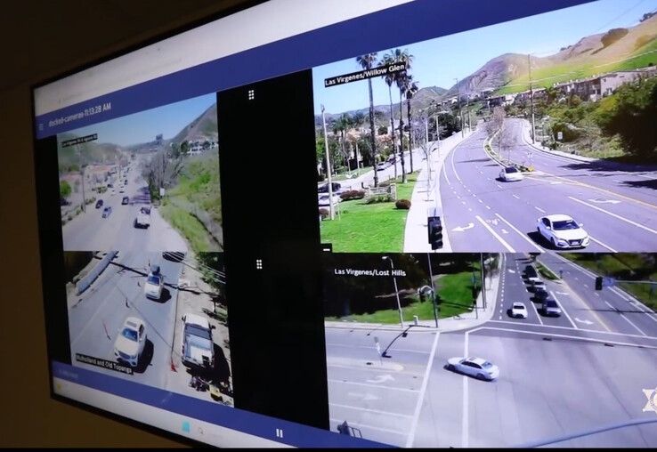 Le centre de surveillance du LASD a accès 24 heures sur 24 et 7 jours sur 7 aux caméras enregistrées de niveau 2 et à toutes les caméras publiques telles que les caméras de rue. Le centre n'a accès qu'en cas d'urgence aux caméras enregistrées de niveau 1. (Source de l'image : LASD sur Facebook)