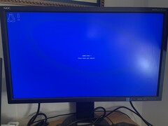 Les systèmes Linux équipés du noyau 6.10 affichent pour la première fois un écran bleu de la mort en cas de panique du noyau (image : @javierm@fosstodon.org).