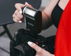 Le Godox iA32 est également compatible avec les appareils photo Leica. (Source de l&#039;image : Godox)