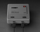 Le Retro Power Bank d'AYANEO est disponible dans une finition inspirée de la SNES. (Source de l'image : AYANEO)