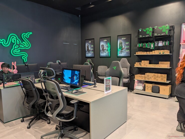 Zone LAN pour les utilisateurs afin de jouer et d'expérimenter les chaises Razer