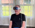 Mark (64 ans) a pu jouer au Solitaire en utilisant ses pensées, le BCI de Synchron et le casque Vision Pro de Apple. (Source de l'image : Business Wire) 