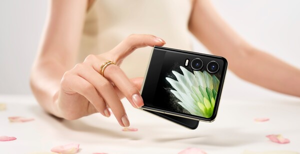 Le Tecno Phantom V Flip 2 est doté d'un double appareil photo de 50 mégapixels. (Source de l'image : Tecno)