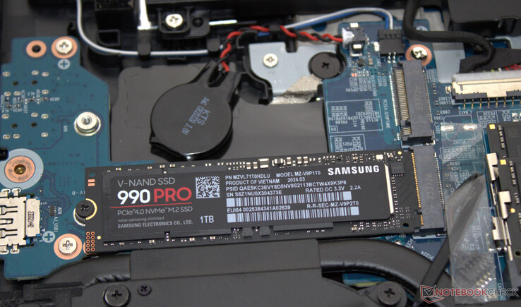 Le Pro 16 peut accueillir deux disques SSD PCIe-4.