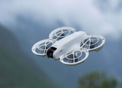 Le DJI Neo n&#039;est pas livré avec un Combo Fly More aux Etats-Unis. (Source de l&#039;image : DJI)