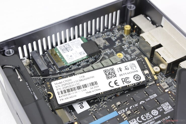 Prend en charge jusqu'à deux disques SSD M.2 2280