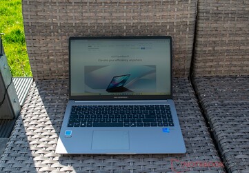 L'Asus ExpertBook P1 dans l'ombre