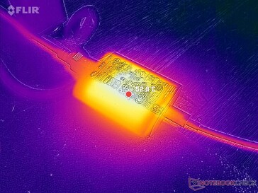 L'adaptateur CA peut chauffer à plus de 53°C en cas d'utilisation intensive