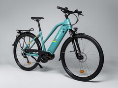 Le vélo électrique 2024 Neomouv Raipon 2 VTC est disponible chez Decathlon France. (Source de l&#039;image : Decathlon)