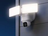 La Security Floodlight Cam E30 d'eufy est arrivée aux États-Unis. (Source de l'image : eufy)