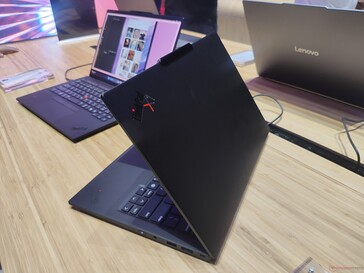 Lenovo ThinkPad X1 Carbon Gen 13 Aura Edition (source de l'image : Benjamin Herzig)