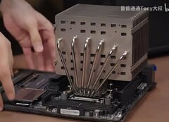 L&#039;AMD Ryzen 9 9950X est un CPU Zen 5 à 16 cœurs, dont le refroidissement n&#039;est pas une mince affaire. (Source de l&#039;image : Bilibili)