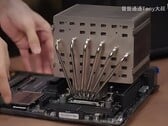 L'AMD Ryzen 9 9950X est un CPU Zen 5 à 16 cœurs, dont le refroidissement n'est pas une mince affaire. (Source de l'image : Bilibili)