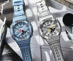 La série Casio Manga GA-2100MNG comprend deux montres, l&#039;une en bleu et l&#039;autre en blanc. (Source de l&#039;image : Casio)