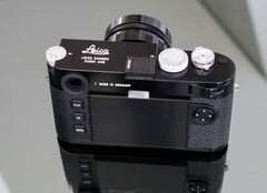 Le M11 de Leica devrait être lancé en édition limitée avec des boutons argentés (Image source : LeicaRumors)