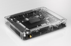 Qualcomm a également présenté le Snapdragon Dev Kit dans une finition transparente. (Source de l&#039;image : Qualcomm)