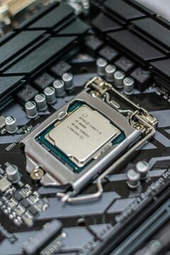 Un benchmark dévoilé laisse entrevoir les performances graphiques de l&#039;Intel Core 3 N350 (Source de l&#039;image : Alexandru-Bogdan Ghita, Unsplash)