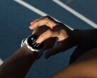 La fonctionnalité de l'écran tactile devrait désormais être respectée sur plusieurs smartwatches Forerunner. (Source de l'image : Garmin)