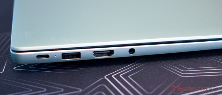 USB-C (données, charge, DisplayPort), USB-A (3.2 Gen 1), HDMI, connexion casque 3,5 mm