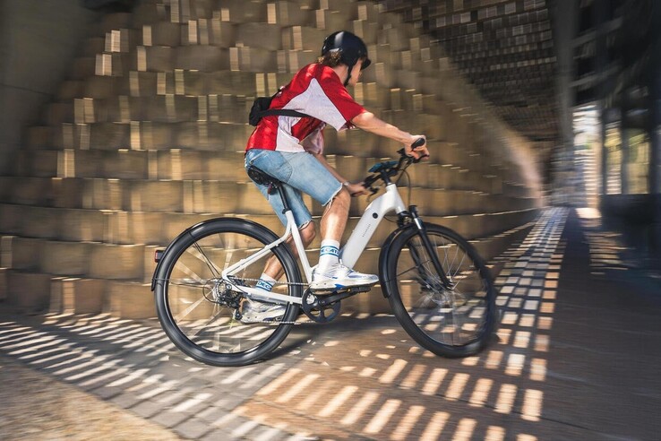 Le vélo électrique à cadre bas Decathlon Rockrider E-ACTV 100 (Source : Decathlon)