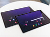 Galaxy Tab S10+ (en haut) et Tab S10 Ultra (source d'image : Daniel Schmidt)