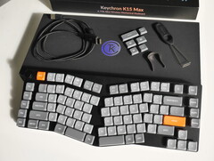 Keychron K15 Max avec une barre d&#039;espace séparée Alice design