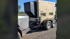 Cybertruck relié à un générateur diesel (Image source : TheSmiths/TikTok)