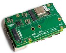 Ensemble Ai : La carte d'extension avec son emplacement SSD et son module AI est montée sous le Raspberry Pi. (Source de l'image : Pineboards)