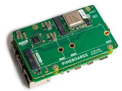 Ensemble Ai : La carte d&#039;extension avec son emplacement SSD et son module AI est montée sous le Raspberry Pi. (Source de l&#039;image : Pineboards)