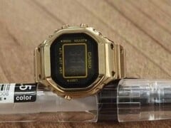 Une nouvelle version en or de la montre à anneau Casio CRW-001 a fait l&#039;objet de rumeurs. (Source de l&#039;image : Goldblitz Sdn Bhd via Facebook)