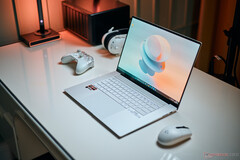 Phoronix a testé Ubuntu et Windows 11 sur l'Asus Zenbook S16. (Source de l'image : Notebookcheck / Andreas Osthoff)