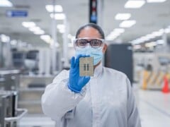 Intel fait état de son succès avec les machines de lithographie EUV High-NA d&#039;ASML. Sur la photo : Une puce Intel Xeon. (Source de l&#039;image : Intel)