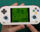 Retroid a maintenant confirmé qu'il ne peut pas résoudre les problèmes d'affichage sur le Pocket Mini. (Source de l'image : Retro Game Corps - édité)