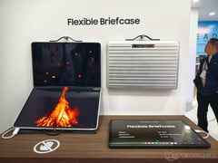 Le Flexible Briefcase est le dernier exemple en date de l&#039;écran pliable à grand facteur de forme de Samsung Display. (Source de l&#039;image : Notebookcheck)