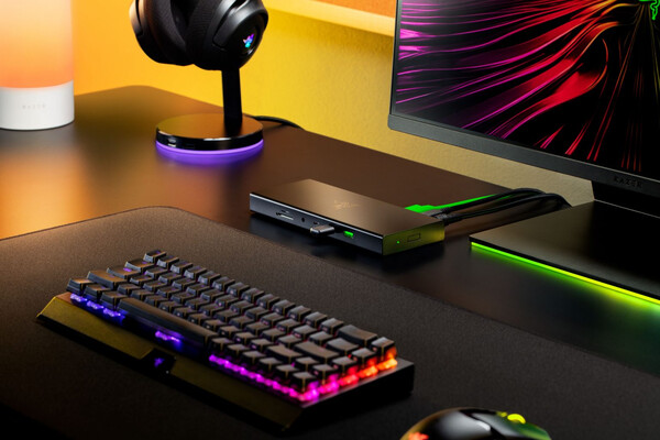 La station d'accueil Razer USB 4 dans sa version noire. (Source de l'image : Razer)